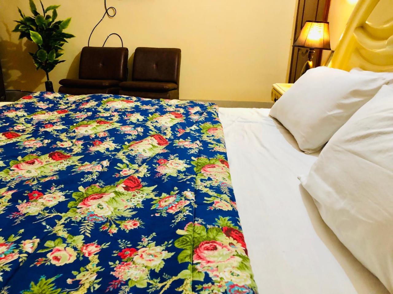 Aimys Villa Guest House 물탄 외부 사진